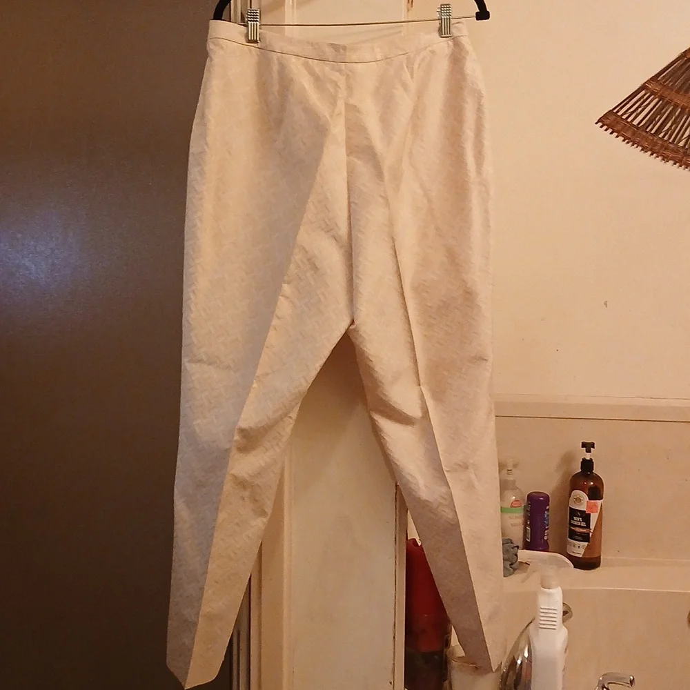 Rena Rowan Cream Ankle Pants, 70%silk, 30% Cotton.‎ Sz.14